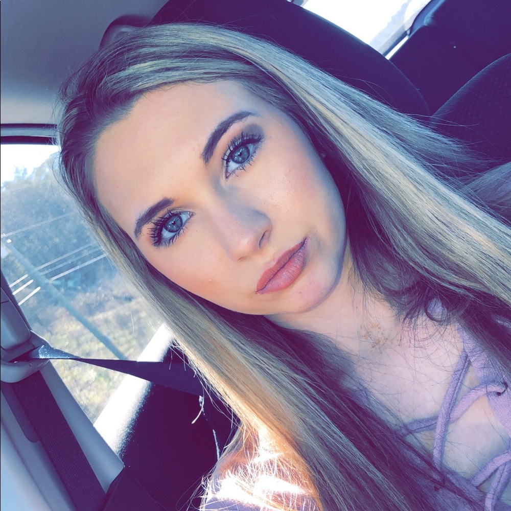 Meet your Posher, Claire